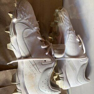 Womens size 8 softball cleats- Nike